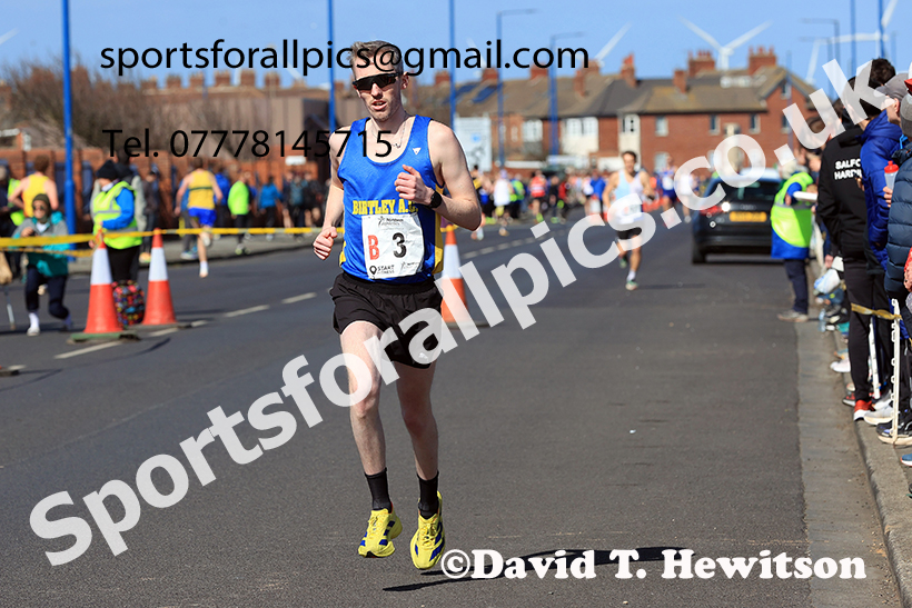 Senior mens Northern 12 Stage Road Relay, 2025 Northern 12 and 6 Stage Road Relays and Junior 5k, Redcar. Photo: David T. Hewitson/Sports for All Pics